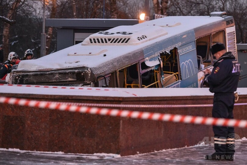 バスが歩行者用地下道に突っ込む、4人死亡 モスクワ