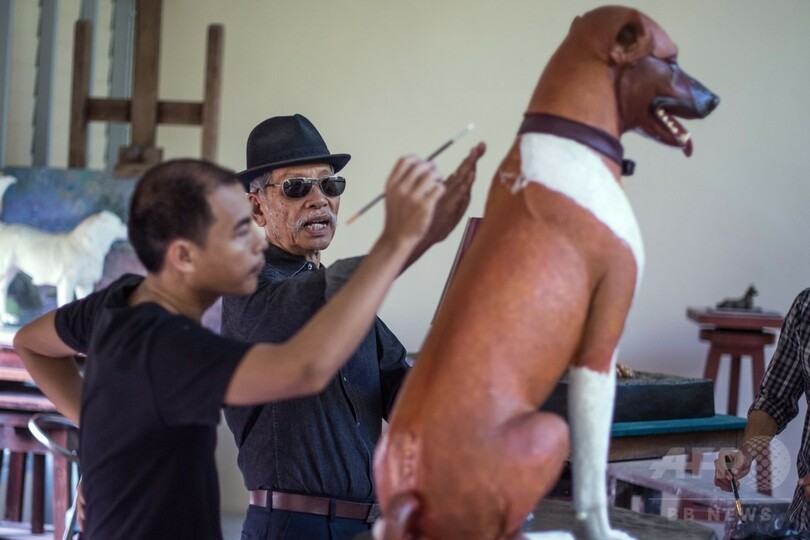タイ前国王の葬儀控え、愛犬の像が完成