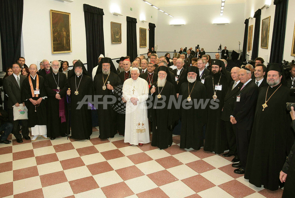 ローマ法王、異宗教間サミットで「人類の和解」呼びかけ ローマ法王、異宗教間サミットで「人類の和解」呼びかけ