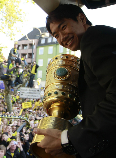 国内2冠達成のドルトムントが優勝パレード 写真20枚 国際ニュース