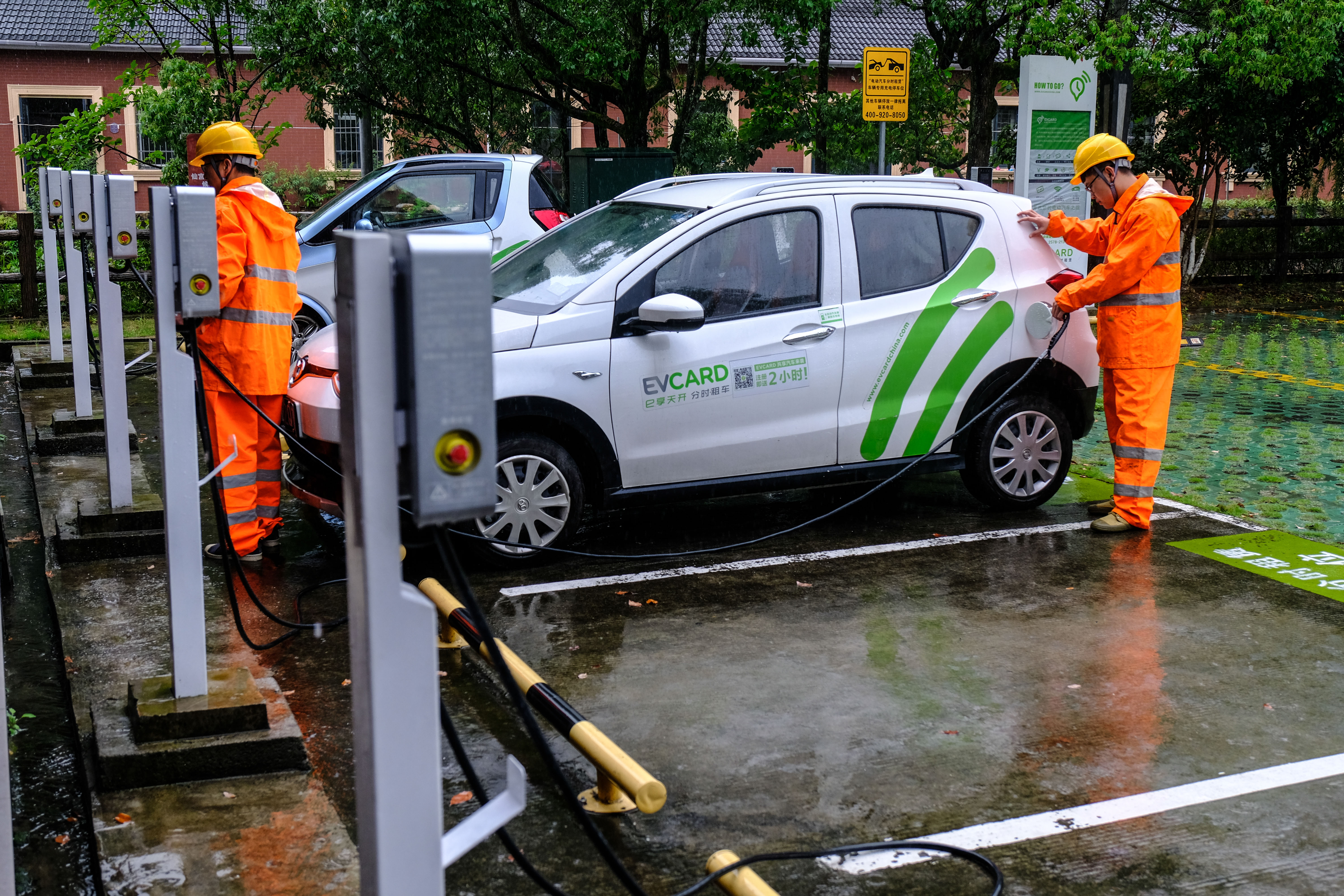 中国の高速道路充電施設網ほぼ完成、利用量が急増 中国の高速道路充電施設網ほぼ完成、利用量が急増