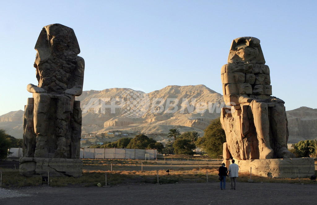 国際ニュース：AFPBB News古代王朝ティイ王妃の巨像見つかる、エジプト南部