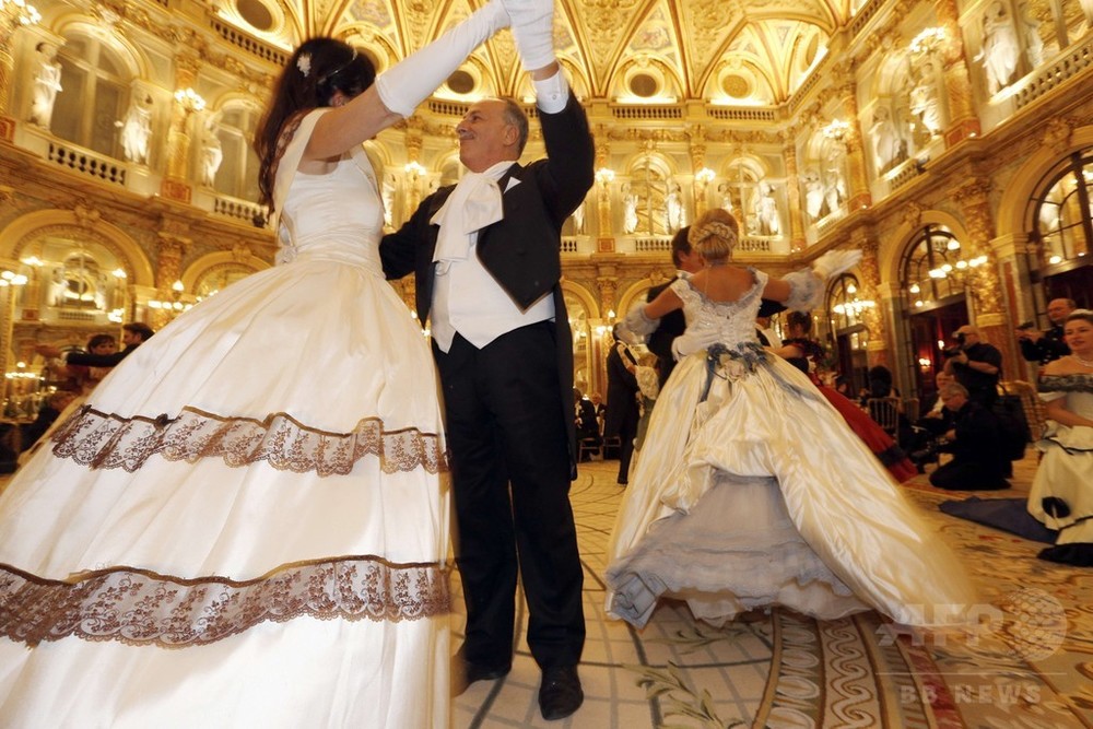 19世紀の舞踏会を再現、仏パリで華やかに開催 写真21枚 国際ニュース：AFPBB News