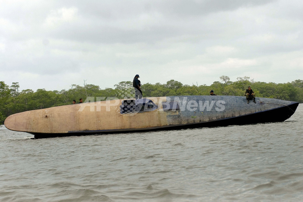 麻薬密輸用」潜水艦、コロンビア当局が押収 写真6枚 国際ニュース
