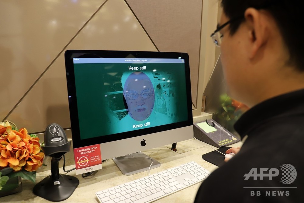 シンガポール、国のIDシステムに世界初の顔認証導入 プライバシーに懸念