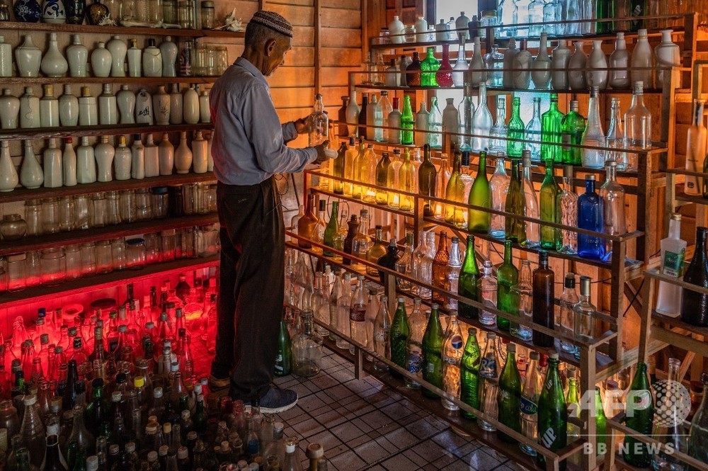 老人と海と空き瓶と 漂着物を15年集めて博物館に マレーシア 写真15枚 国際ニュース Afpbb News 老人と海と空き瓶と 漂着物を15年集めて博物館に マレーシア 写真15枚 国際ニュース Afpbb News