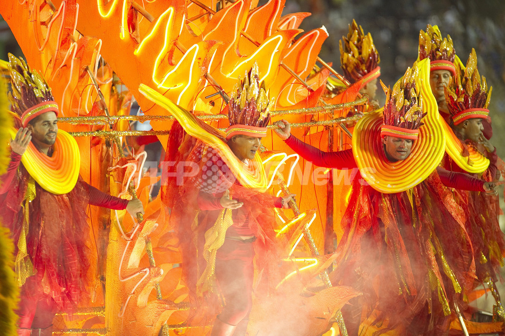 リオのカーニバル、優勝はビライザベル