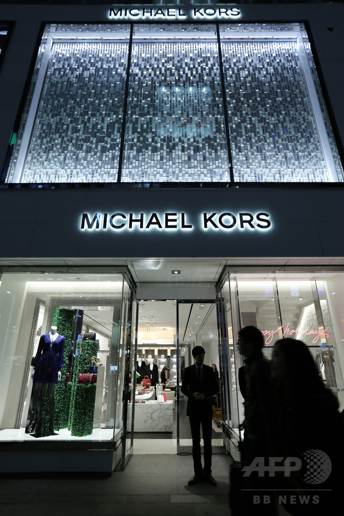 「マイケル・コース」銀座店、ダコダ・ジョンソンや米倉涼子らがお祝い