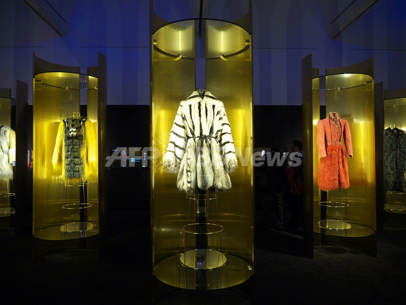 フェンディ世界巡回展「FENDI-UN ART AUTRE」、3日から