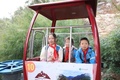 ケーブルカーに乗る子どもたち（撮影日不明）。(c)PeopleʼsDaily/賈理要