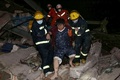 中国東部・福建省で発生したホテル倒壊事故現場で行われた救助活動の様子（2020年3月7日撮影）。(c)AFP