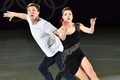 平昌冬季五輪、フィギュアスケートのエキシビションに臨むエカテリーナ・ボブロワ/ドミトリ・ソロビエフ組（2018年2月25日撮影）。(c)AFP/Mladen ANTONOV