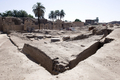 エジプト考古最高評議会（Egyptian Supreme Council of Antiquities）が公開した、南部ルクソール（Luxor）でエジプトとフランスの考古学チームが発掘した古代エジプト王朝時代の宝物殿の門（2011年7月3日公開）。(c)AFP/SUPREME COUNCIL OF ANTIQUITIES
