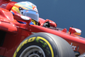 11F1第8戦欧州GP（European Grand Prix 2011）予選。予選に臨むフェラーリ（Ferrari）のフェルナンド・アロンソ（Fernando Alonso、2011年6月25日撮影）。(c)AFP/JAVIER SORIANO