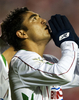 サッカーリベルタドーレス杯2010（Copa Libertadores de America 2010）は18日、決勝の第2戦がブラジルのポルトアレグレ（Porto Alegre）で行われ、インテルナシオナウ（Internacional、ブラジル）がCDグアダラハラ（Club Deportivo Guadalajara、メキシコ）を3-2で下し、2試合合計5-3で2度目の優勝を果たした。写真は前半42分に先制点を決めて喜ぶCDグアダラハラのマルコ・ファビアン・デ・ラ・モラ（Marco Fabian de la Mora）。（2010年8月18日撮影）(c)AFP/ANTONIO SCORZA