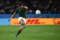 ラグビーW杯日本大会・プールB、南アフリカ対イタリア。コンバージョンキックを蹴る南アフリカのハンドレ・ポラード（2019年10月4日撮影）。(c)Anne-Christine POUJOULAT / AFP