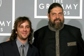 写真は、会場に到着したミュージシャンのアラン・パーソンズ（%%Alan Parsons%%、右）。(c)AFP/Getty Images Frazer Harrison
