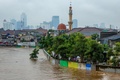 大雨に見舞われたインドネシアの首都ジャカルタの様子（2020年2月25日撮影）。(c)BAY ISMOYO / AFP