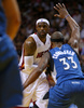 米プロバスケットボール協会（NBA）は5日、12-13レギュラーシーズンの最優秀選手（MVP）を発表し、マイアミ・ヒート（Miami Heat）のレブロン・ジェームズ（LeBron James）を選出した。

ここでは同選手の12-13レギュラーシーズンを写真で振り返る。

パスコースを探すレブロン・ジェームズ（2012年12月18日撮影）。(c)AFP/Getty Images/Mike Ehrmann
