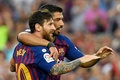 スペイン1部リーグ、FCバルセロナ時代のリオネル・メッシ（左）とルイス・スアレス（2018年9月2日撮影）。(c)LLUIS GENE / AFP
