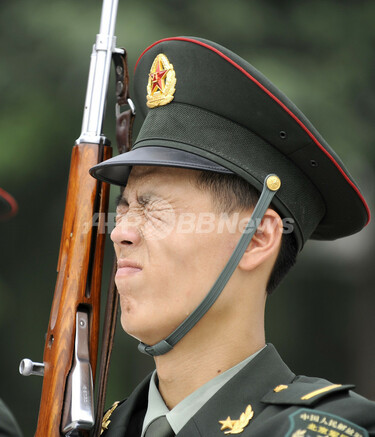 ロシア軍パレード　最新型現役用中国人民解放軍21式儀仗兵礼服上下制帽フルセット 中国人民解放军仪仗司礼大队震撼亮相莫斯科_海客新闻_中国故事_