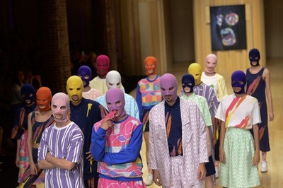 色とりどりのニットマスクに注目、「クリツィア ロブステリャ」15年春夏 080 バルセロナ