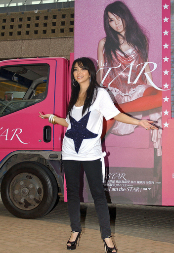 アーメイ ニューアルバム発売に向けて記者会見を行う