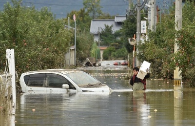 台風19号、死者35人に 各地で懸命の救出活動