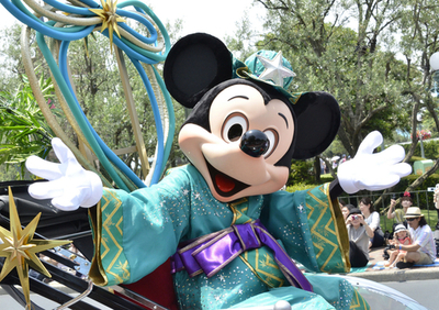 ディズニーランドで七夕イベント、ミッキーとミニーがひこ星と織り姫に