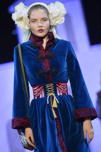 バレエ・リュスとケイト・ブッシュから着想、「オランピア ル タン」15/16秋冬