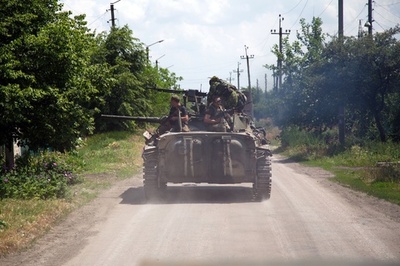 ウクライナ政府軍の車両が地雷踏む、兵士7人死亡