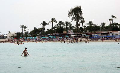 ターコイズブルーの海、キプロスのニッシビーチ