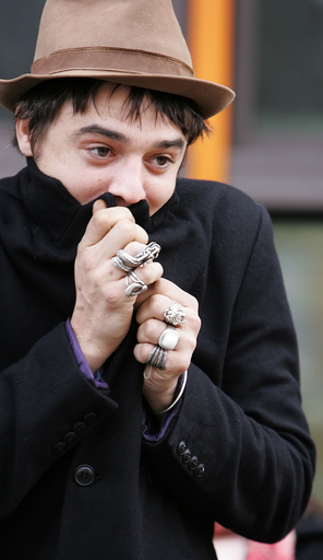 ピート・ドハーティが再び出廷 - 英国