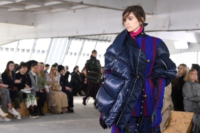 複数の要素を盛り込んだ1着、「サカイ」18/19年秋冬