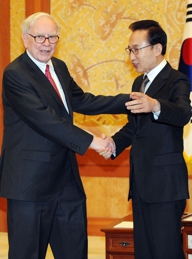 「日本株は今が買い」とバフェット氏、早期復興の見方示す