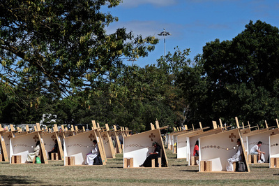【今日の1枚】青空の下で心を開いて、オープンな告解室ズラリ ポルトガル