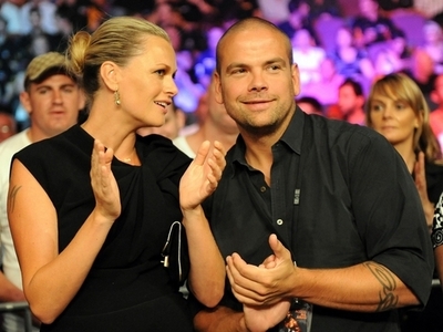 「優勝者を間違えました」、オーディション生番組で司会者赤っ恥