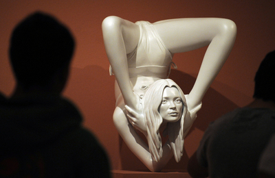 スペインで「エロスの涙」展覧会