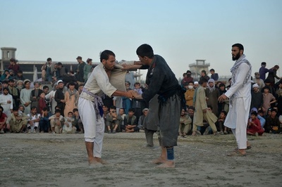 アフガン式柔道で熱戦 北部で人気