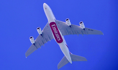 エミレーツ航空、新サービスで乗客の新型コロナ医療費を負担