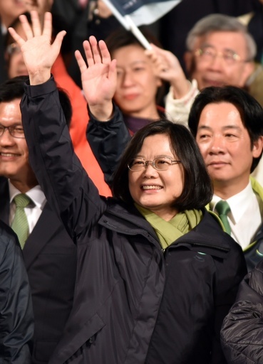 台湾総統選、民進党の蔡氏が圧勝 中国はけん制