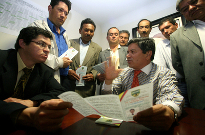 ＜コロンビア大統領選挙＞世論調査、現職の圧勝を予想 - コロンビア