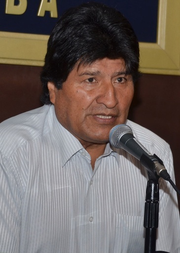 大統領の「隠し子」偽装工作で5人逮捕、ボリビア