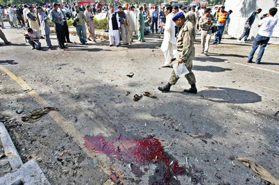 パキスタン軍本部付近の自爆攻撃、アルカイダとタリバンが関与か