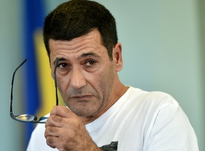 シリコンマスクで仏閣僚に変装、「政府の秘密活動」うたい65億円詐取