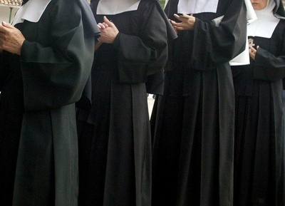 修道女になりすましコカイン運搬、女3人を逮捕 コロンビア