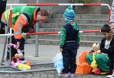 ドイツのイスラム過激派、難民の若者を勧誘 情報機関