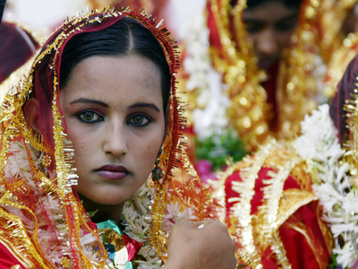 インドでイスラム教徒の集団結婚式