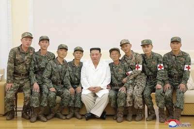 金正恩氏、軍医療部隊と面会 対コロナで貢献称賛