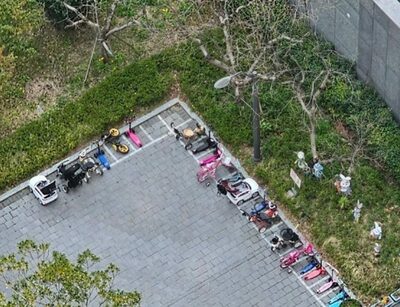 韓国・保育園「定規で測ったような」整然としたキックボード置き場…「大人は見習え！」